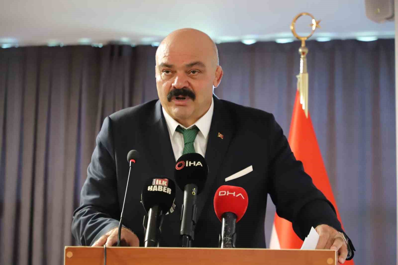 MİLLİ GÜREŞÇİ MAHMUT DEMİR, AÇILIŞTA KONUŞMA YAPTI.