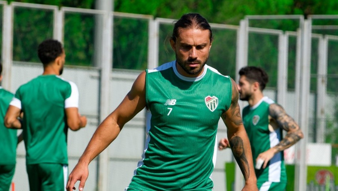 TRENDYOL 1. LİG’İN 3. HAFTASINDA FATİH KARAGÜMRÜK’E KONUK OLACAK BURSASPOR, HAZIRLIKLARINI TAMAMLAYARAK MAÇ İÇİN İSTANBUL’A HAREKET ETTİ.
