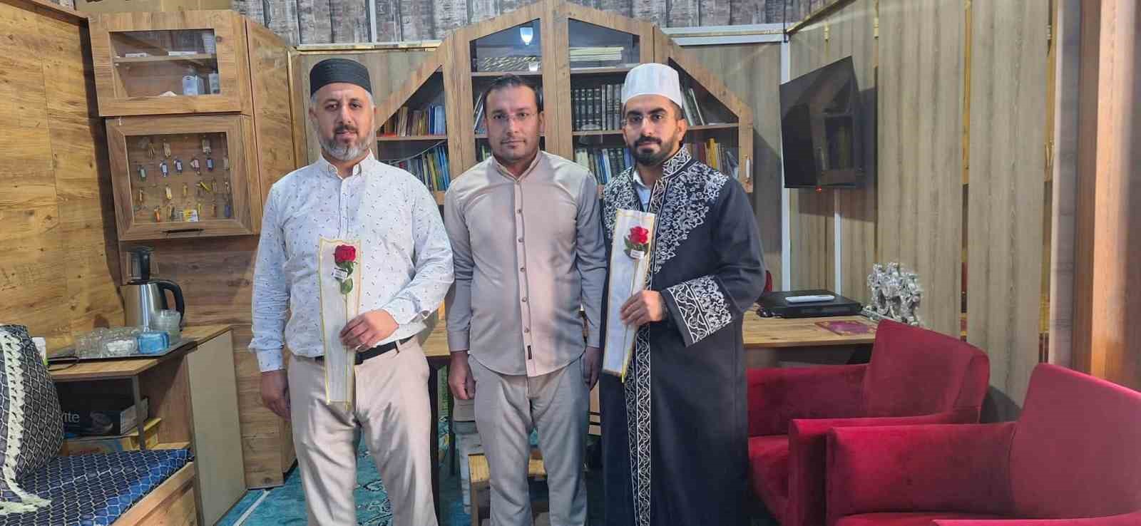 ŞIRNAK İL MÜFTÜLÜĞÜ, 1-7 EKİM CAMİLER VE DİN GÖREVLİLERİ HAFTASI DOLAYISIYLA KURUM PERSONELİ, DİN GÖREVLİLERİ VE KUR’AN KURSU ÖĞRETİCİLERİNİ ZİYARET EDEREK HAFTALARINI KUTLADI.