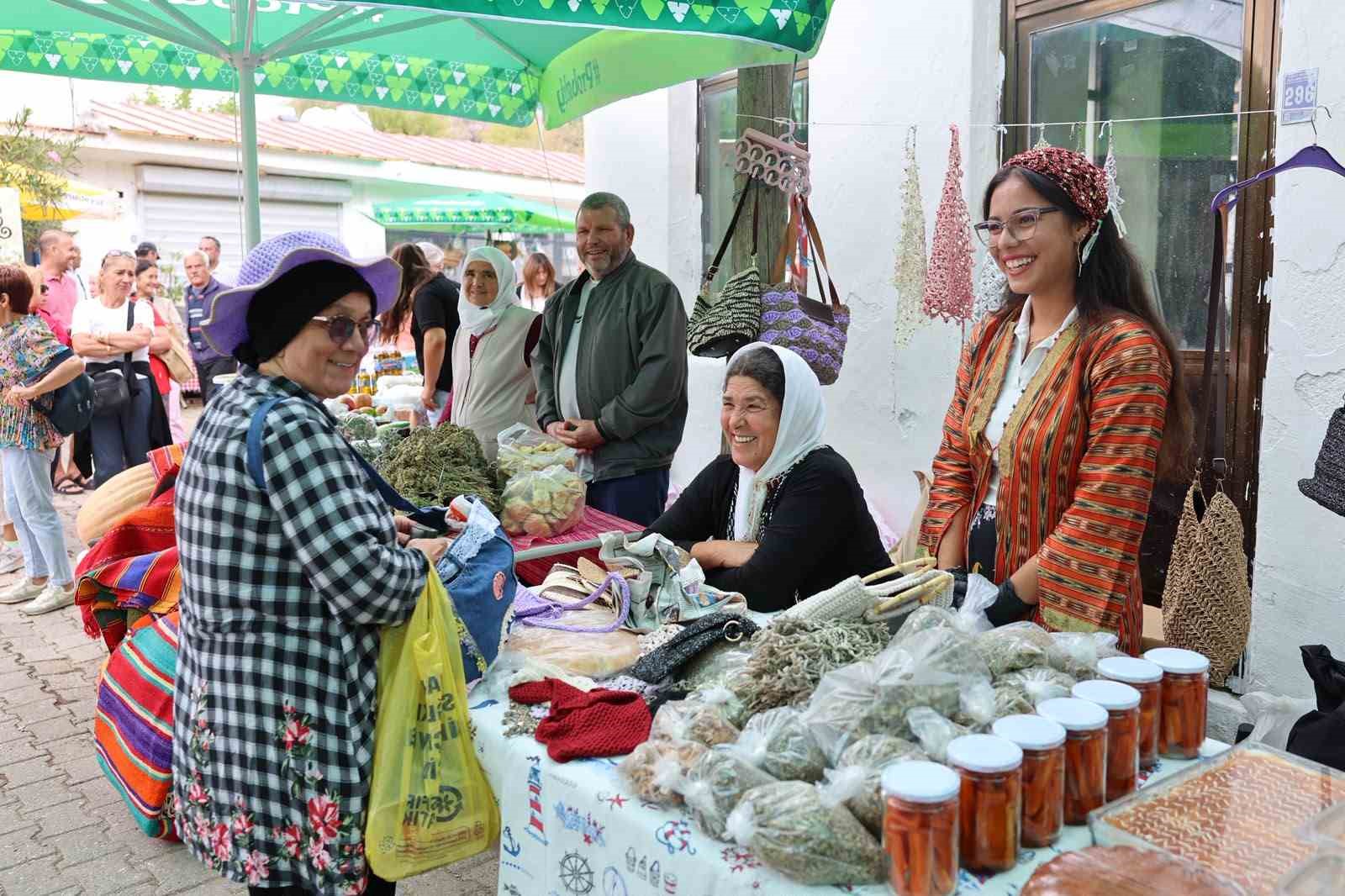 MARMARİS’İN KIRSAL TAŞLICA MAHALLESİ, DENİZ ÜRÜNLERİ FESTİVALİ KAPSAMINDA DÜZENLENEN YEREL PAZAR GÜNÜ’NDE YÖRESEL LEZZETLERİ VE KÜLTÜREL DEĞERLERİYLE ZİYARETÇİLERİNİ AĞIRLADI.