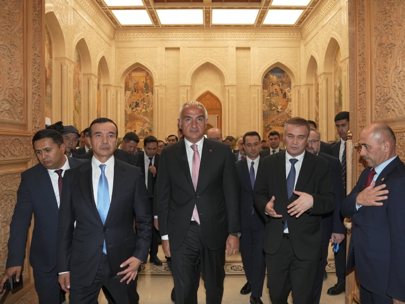 TÜRKİYE İLE ÖZBEKİSTAN ARASINDA KÖKLÜ KÜLTÜREL BAĞLARI YENİ ÇALIŞMALARLA GÜÇLENDİRMEK İÇİN ‘KÜLTÜR ALANINDA İŞ BİRLİĞİ MUTABAKAT ZAPTI’ İMZALANDI.