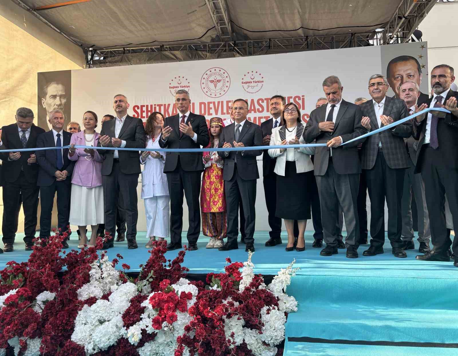 SAĞLIK BAKANI MEMİŞOĞLU, GAZİANTEP’TE HASTANE AÇILIŞ TÖRENİNE KATILDI