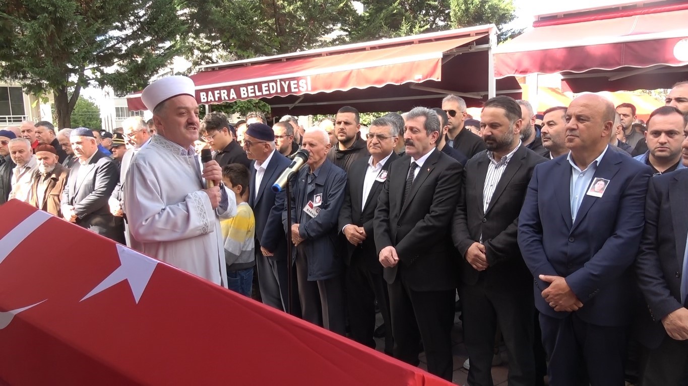 SİNOP’TA TEKNENİN ALABORA OLMASI SONUCU HAYATINI KAYBEDEN GAZİ VE VAZİFE MALULÜ POLİS MEMURU NUMAN ŞEN (41), MEMLEKETİ SİNOP’TA GÖZYAŞLARI ARASINDA SON YOLCULUĞUNA UĞURLANDI.
