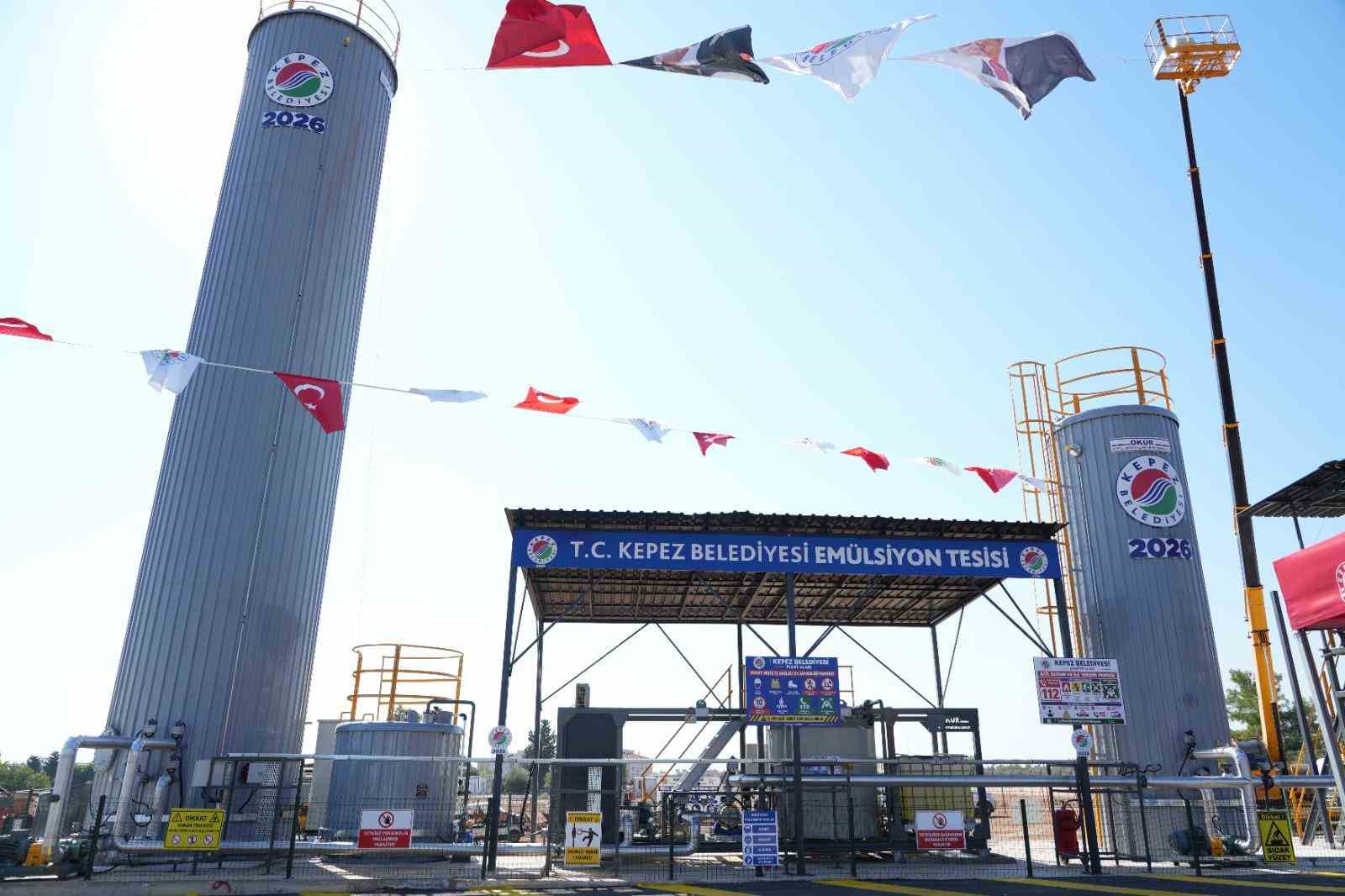 KEPEZ BELEDİYE BAŞKANI MESUT KOCAGÖZ, KEPEZ’İN PARASINI KORUYAN VE HİZMET KAPASİTESİNİ ARTIRAN YATIRIMLARA BİR YENİSİNİ EKLEDİ. 47 MİLYON 550 BİN TL’LİK YATIRIMLA KURULAN EMÜLSİYON TESİSİ, YILLIK YAKLAŞIK 30 MİLYON TL TASARRUF SAĞLAYACAK