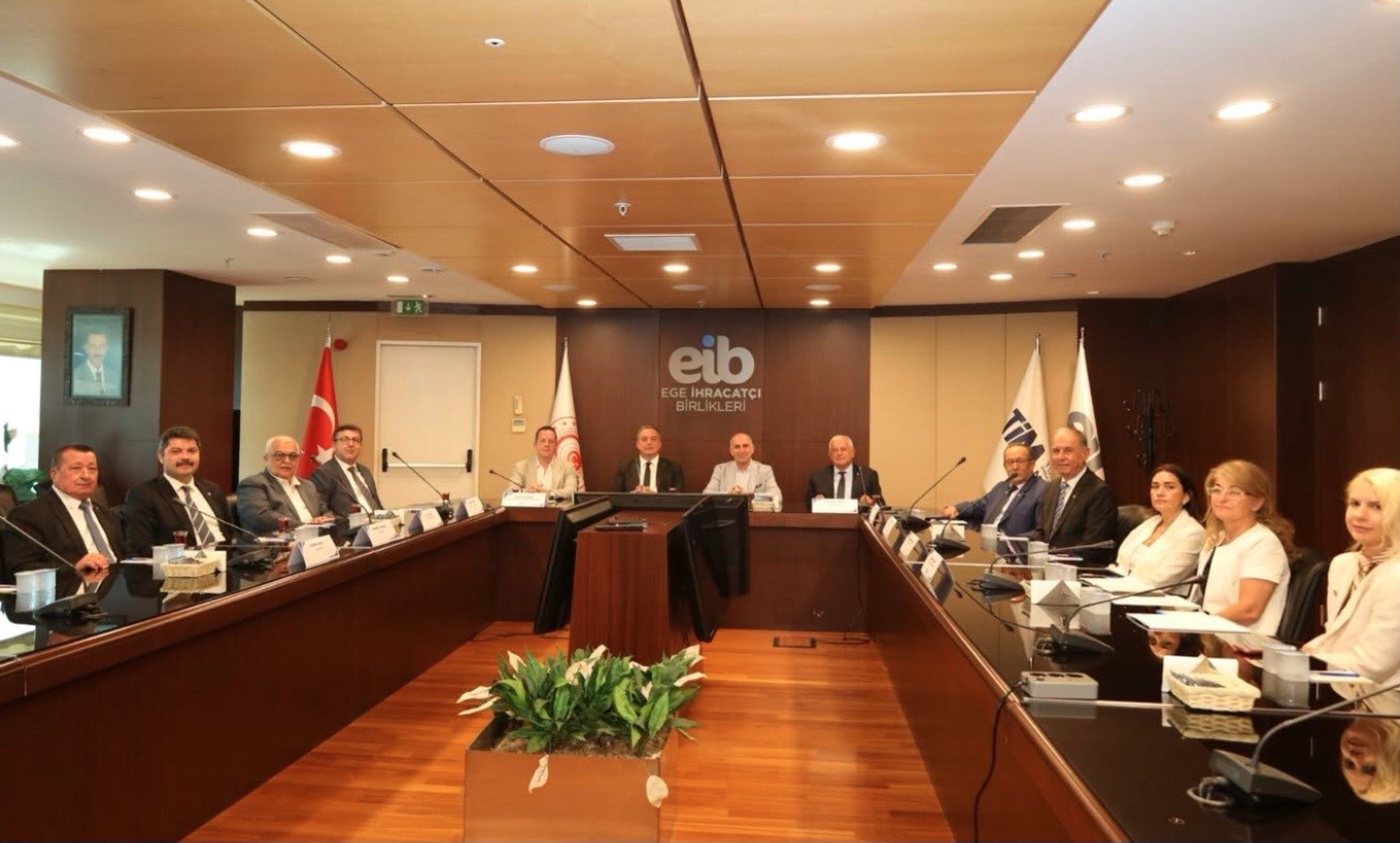 AYDIN TİCARET BORSASI İLE EGE İHRACATÇI BİRLİKLERİ ARASINDA ORTAK ÇALIŞMALARIN VE İŞ BİRLİĞİ İMKANLARININ GELİŞTİRİLMESİ AMACIYLA GÖRÜŞME GERÇEKLEŞTİRİLDİ.