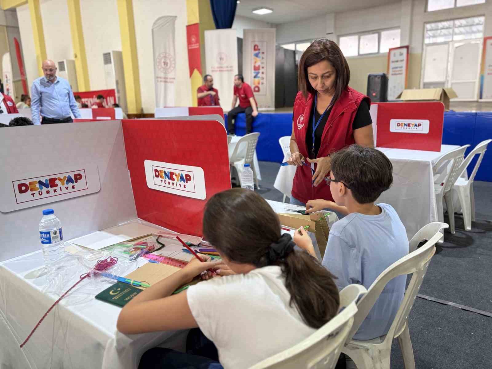 AYDIN’DA GENÇLERİN TEKNOLOJİ ALANINDAKİ YETENEKLERİNİ GELİŞTİRMEYİ AMAÇLAYAN DENEYAP TEKNOLOJİ ATÖLYELERİ KAPSAMINDA DÜZENLENEN UYGULAMA SINAVI TAMAMLANDI.