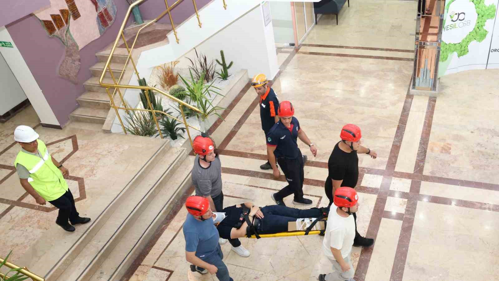 DENİZLİ ORGANİZE SANAYİ BÖLGESİ MÜDÜRLÜĞÜ PERSONELİNİN KATILIMIYLA, 17 AĞUSTOS MARMARA DEPREMİ’NİN 27. YIL DÖNÜMÜNDE, AFETLERE HAZIRLIK VE ACİL DURUMLARA MÜDAHALE KAPASİTESİNİN GÜÇLENDİRİLMESİ AMACIYLA KAPSAMLI BİR DEPREM VE ACİL DURUM FARKINDALIK TATBİKATI GERÇEKLEŞTİRİLDİ.