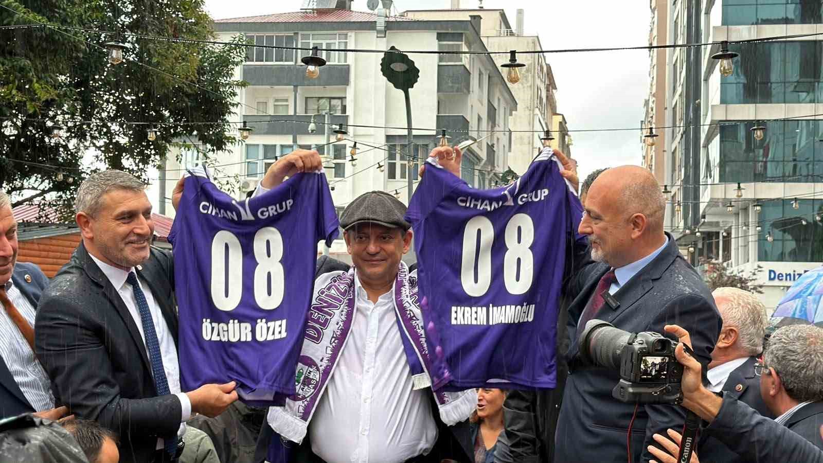 YENİ PARTİ GENEL BAŞKANI ÖZGÜR ÖZEL, ARTVİN ZİYARETİNİN İKİNCİ GÜNÜNDE KEMALPAŞA VE HOPA İLÇELERİNDE VATANDAŞLARLA BULUŞTU.