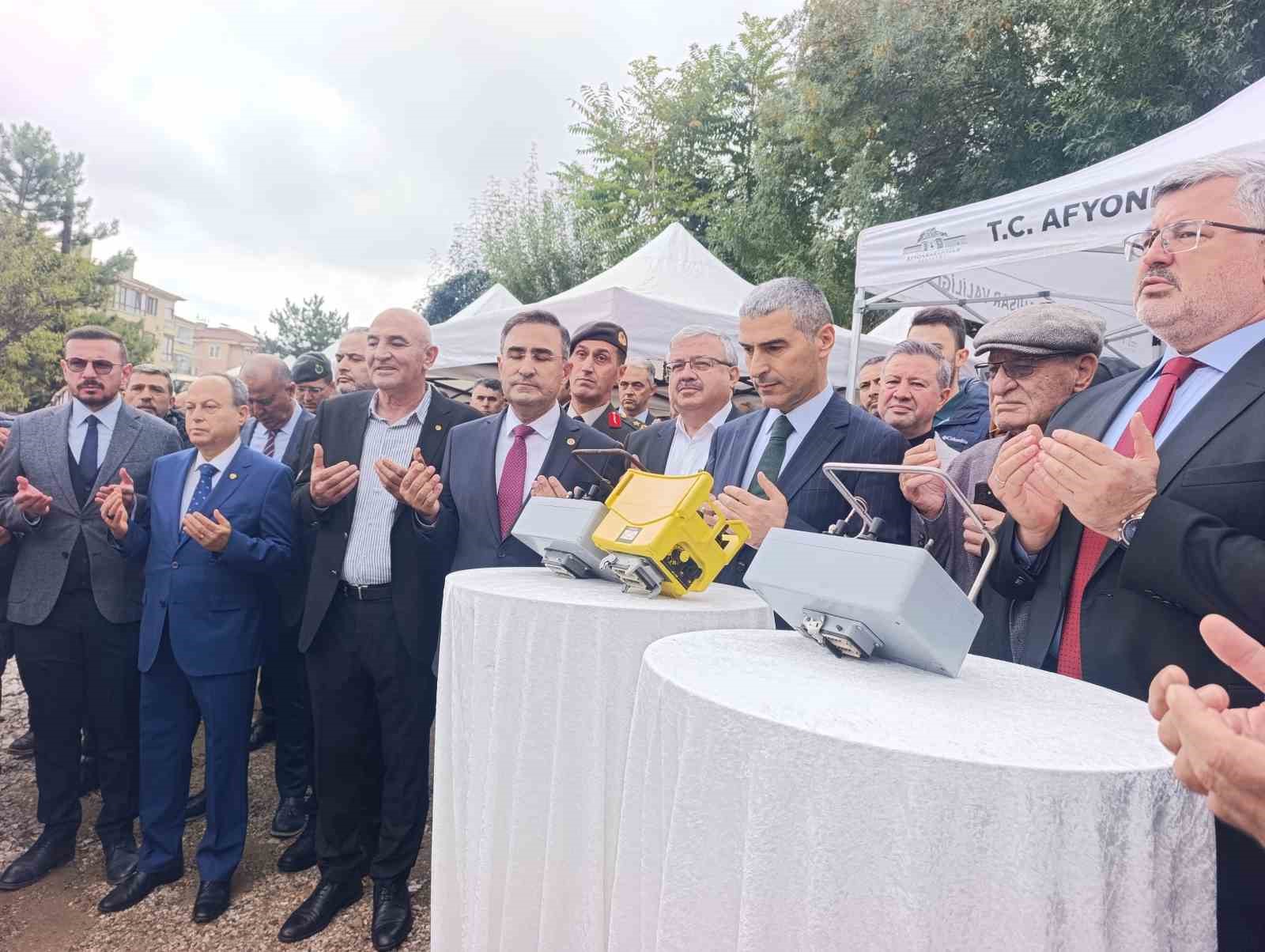 AFYONKARAHİSAR DEVLET HASTANESİ BÜNYESİNDE HİZMET VERECEK İSMAİL KUMARTAŞLI SEMT POLİKLİNİĞİ’NİN TEMELİ, HAYIRSEVER KUMARTAŞLI AİLESİ VE İL ÖZEL İDARESİ’NİN DESTEKLERİYLE DÜZENLENEN TÖRENLE ATILDI.