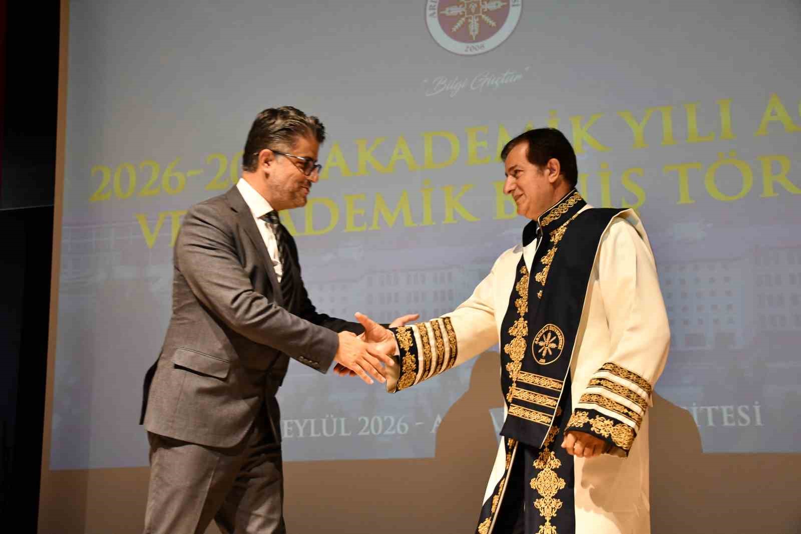 ÇANAKKALE ÜNİVERSİTESİ REKTÖRÜ PROF. DR. RAMAZAN CÜNEYT ERENOĞLU VE ARDAHAN ÜNİVERSİTESİ REKTÖRÜ PROF. DR. ÖZTÜRK EMİROĞLU