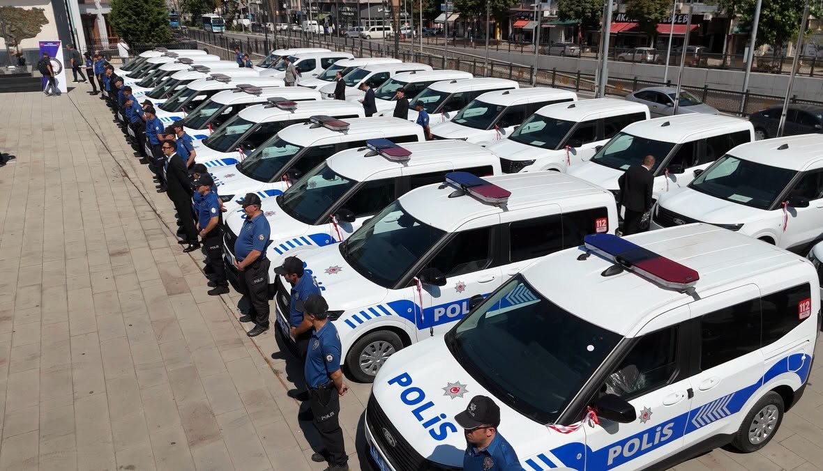 KÜTAHYA EMNİYET TEŞKİLATINA 37 YENİ HİZMET ARACI