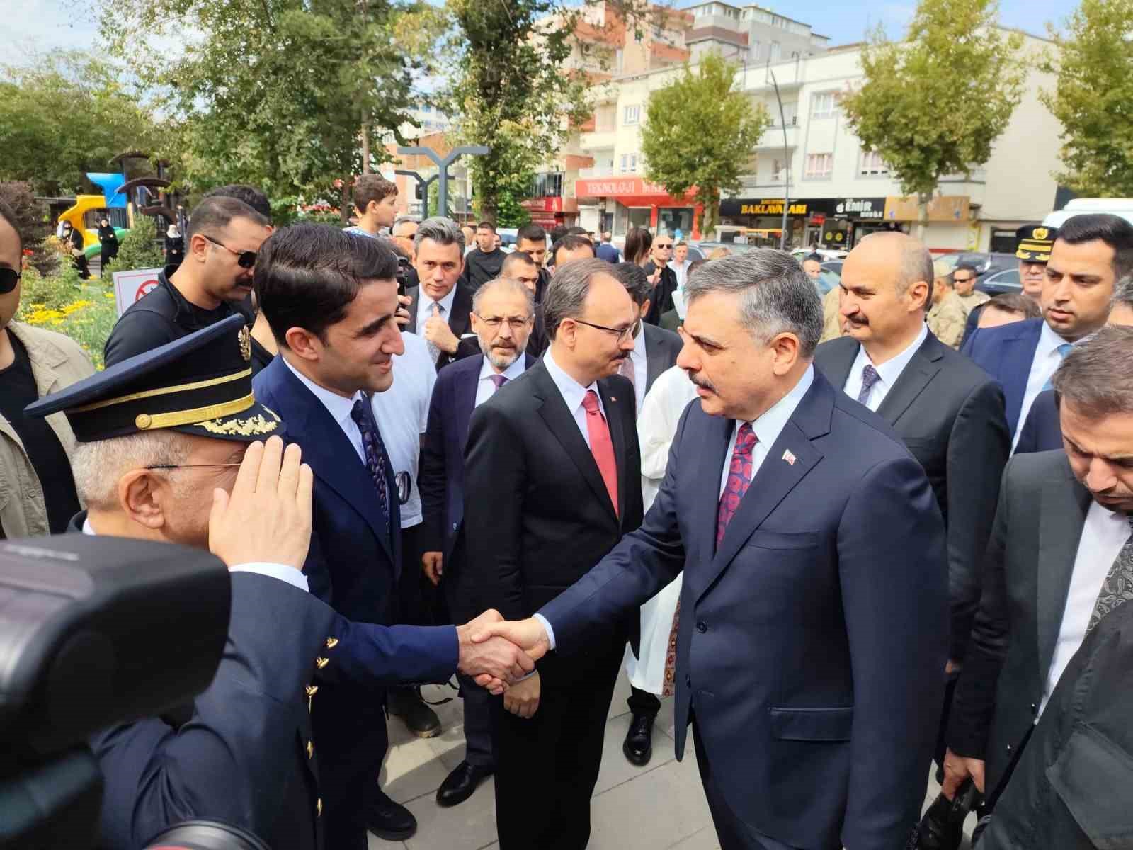 İÇİŞLERİ BAKANI MUSTAFA ÇİFTÇİ, BATMAN’DA KARDEŞLİK KÜLLİYESİ CAMİSİ’NİN AÇILIŞINA KATILDI.