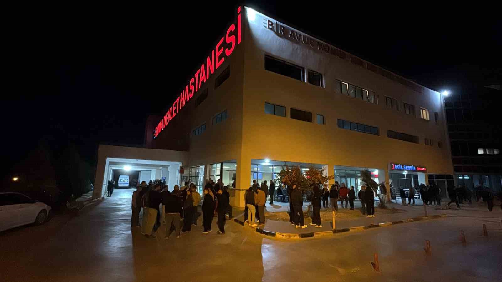 SOMA İLÇESİNDE FAALİYET GÖSTEREN İMBAT MADENCİLİK İŞLETMESİNDE BUGÜN SAAT 14.00 SIRALARINDA MEYDANA GELEN GÖÇÜĞÜN ARDINDAN BAŞLATILAN ARAMA KURTARMA ÇALIŞMALARI ARALIKSIZ SÜRÜYOR.