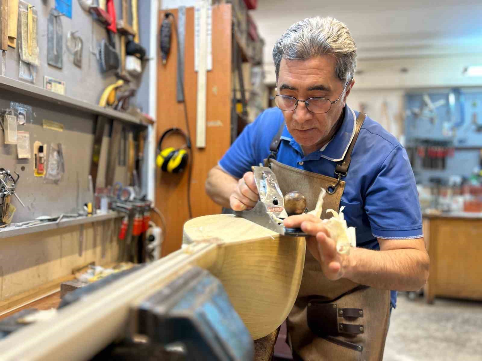 TEVHİD TOPA'IN EL EMEĞİ BAĞLAMALARI YILLARA MEYDAN OKUYOR