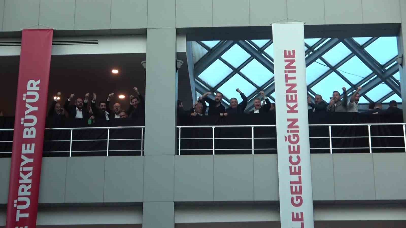 BURSA TİCARET VE SANAYİ ODASI’NDA (BTSO) BAŞKANLIK YARIŞI SONA ERDİ. GERÇEKLEŞTİRİLEN SEÇİMDE ÖZER MATLI, BTSO’NUN YENİ YÖNETİM KURULU BAŞKANI SEÇİLİRKEN, MECLİS BAŞKANLIĞI GÖREVİNE İSE EROL DAĞLIOĞLU GETİRİLDİ.