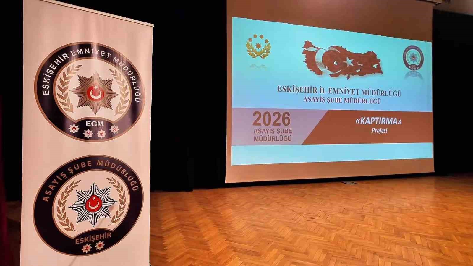 ESKİŞEHİR İL EMNİYET MÜDÜRLÜĞÜ TARAFINDAN "KAPTIRMA PROJESİ" KAPSAMINDA MUHTARLARIN VE MAHALLE SAKİNLERİNİN DOLANDIRICILIK SUÇLARINA KARŞI BİLİNÇLENDİRİLMESİ AMACIYLA BİLGİLENDİRME TOPLANTISI DÜZENLENDİ.