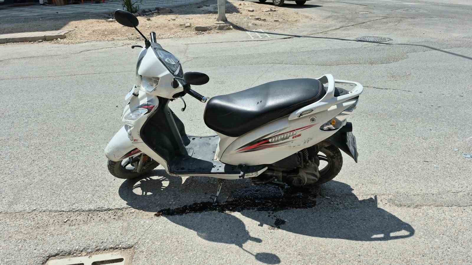 ADIYAMAN’DA MİNİBÜS İLE MOTOSİKLETİN ÇARPIŞMASI SONUCU MEYDANA GELEN KAZADA 2 KİŞİ YARALANDI.