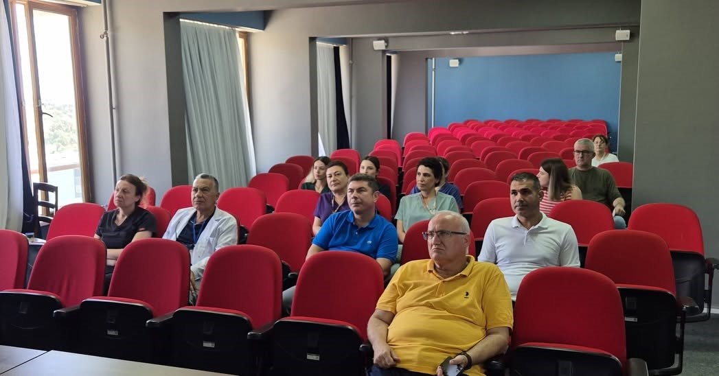 AYDIN’IN SÖKE İLÇESİNDE FEHİME FAİK KOCAGÖZ DEVLET HASTANESİ’NDE SAĞLIK ÇALIŞANLARININ BİLGİ VE FARKINDALIK DÜZEYLERİNİ ARTIRMAK AMACIYLA KRONİK BÖBREK HASTALIĞI KONUSUNDA EĞİTİM PROGRAMI DÜZENLENDİ.