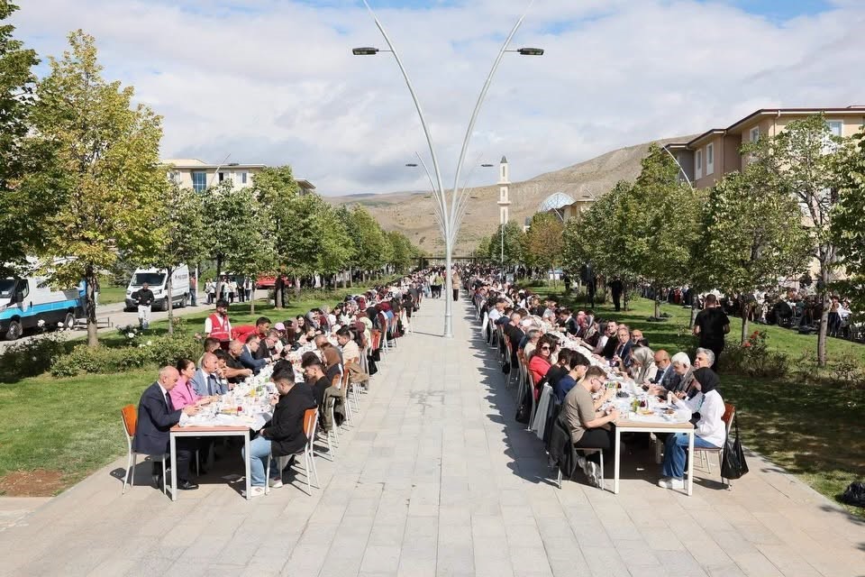 EBYÜ ÖĞRENCİLERİ "HOŞ GELDİNİZ KAHVALTISI" PROGRAMINDA BULUŞTU