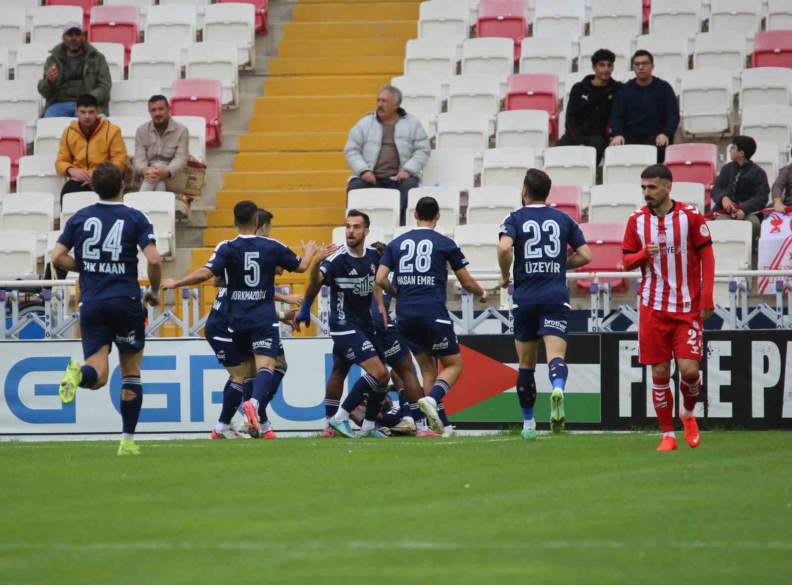 TRENDYOL 1. LİG'İN 11. HAFTASINDA SİVASSPOR, EVİNDE KARŞILAŞTIĞI SARIYER İLE 1-1 BERABERE KALDI.