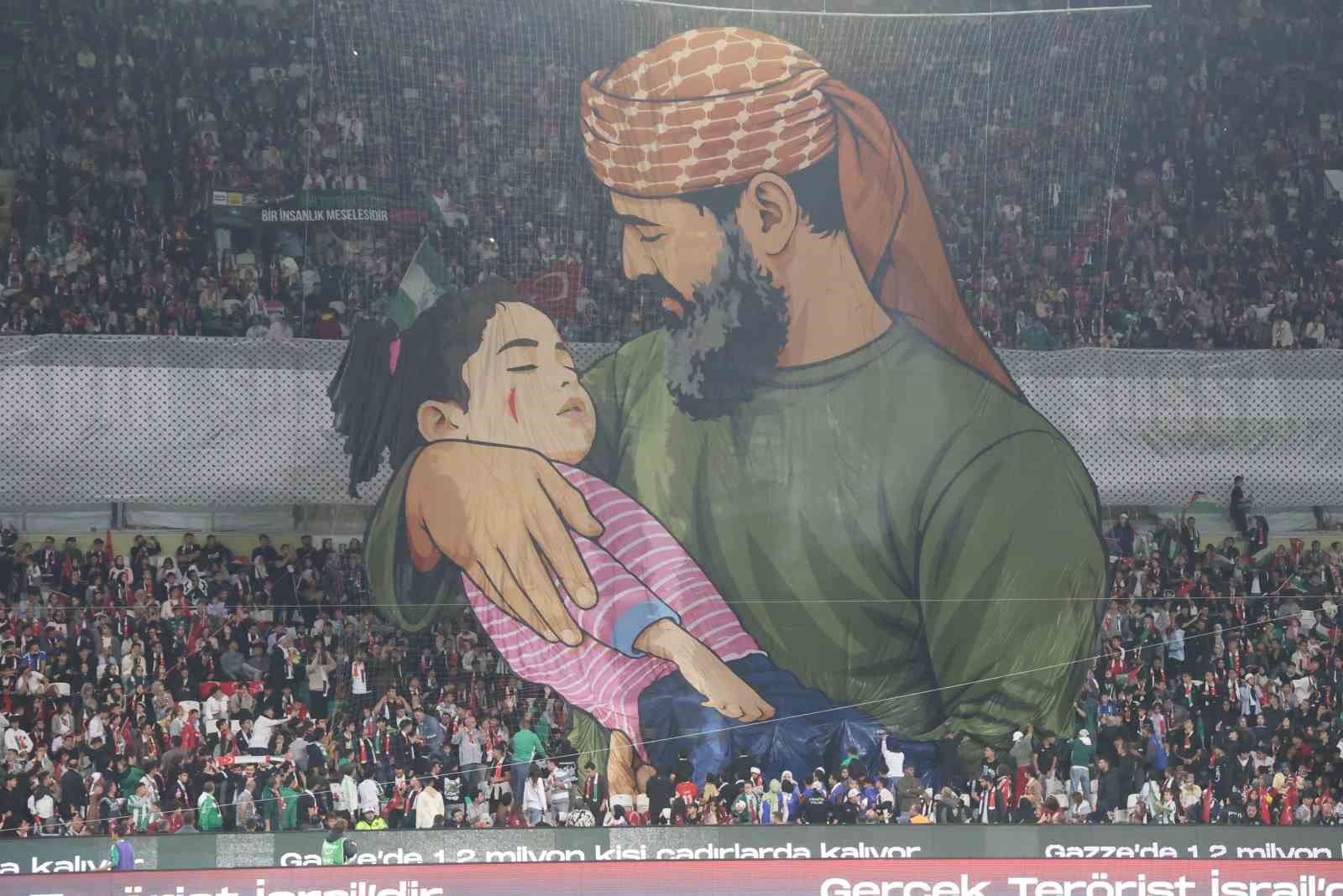 KONYASPOR İLE FİLİSTİN MİLLİ TAKIMI, KONYA'DA OYNANAN DOSTLUK KARŞILAŞMASINDA 2-2 BERABERE KALDI.