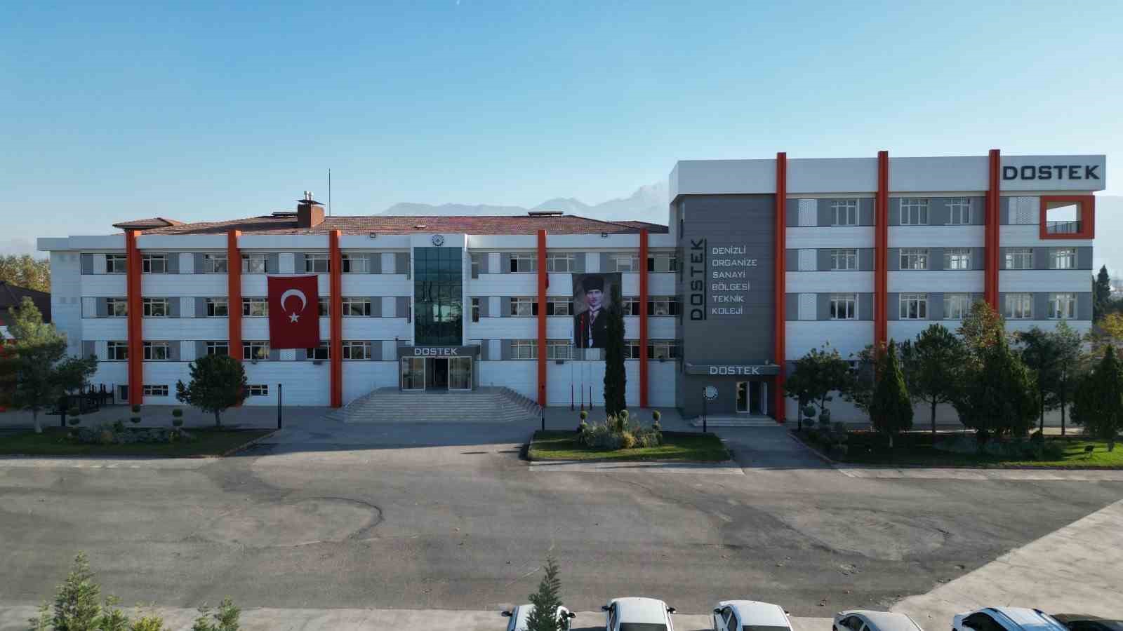 TEKNOFEST KAPSAMINDA DÜZENLENEN MESLEKİ YETENEK YARIŞMALARI’NDA BÜYÜK BİR BAŞARIYA İMZA ATAN DOSTEK KOLEJİ ÖĞRENCİLERİ, 18-20 EYLÜL TARİHLERİNDE DİYARBAKIR’DA GERÇEKLEŞTİRİLECEK FİNALLERDE YARIŞMAYA HAK KAZANDI.