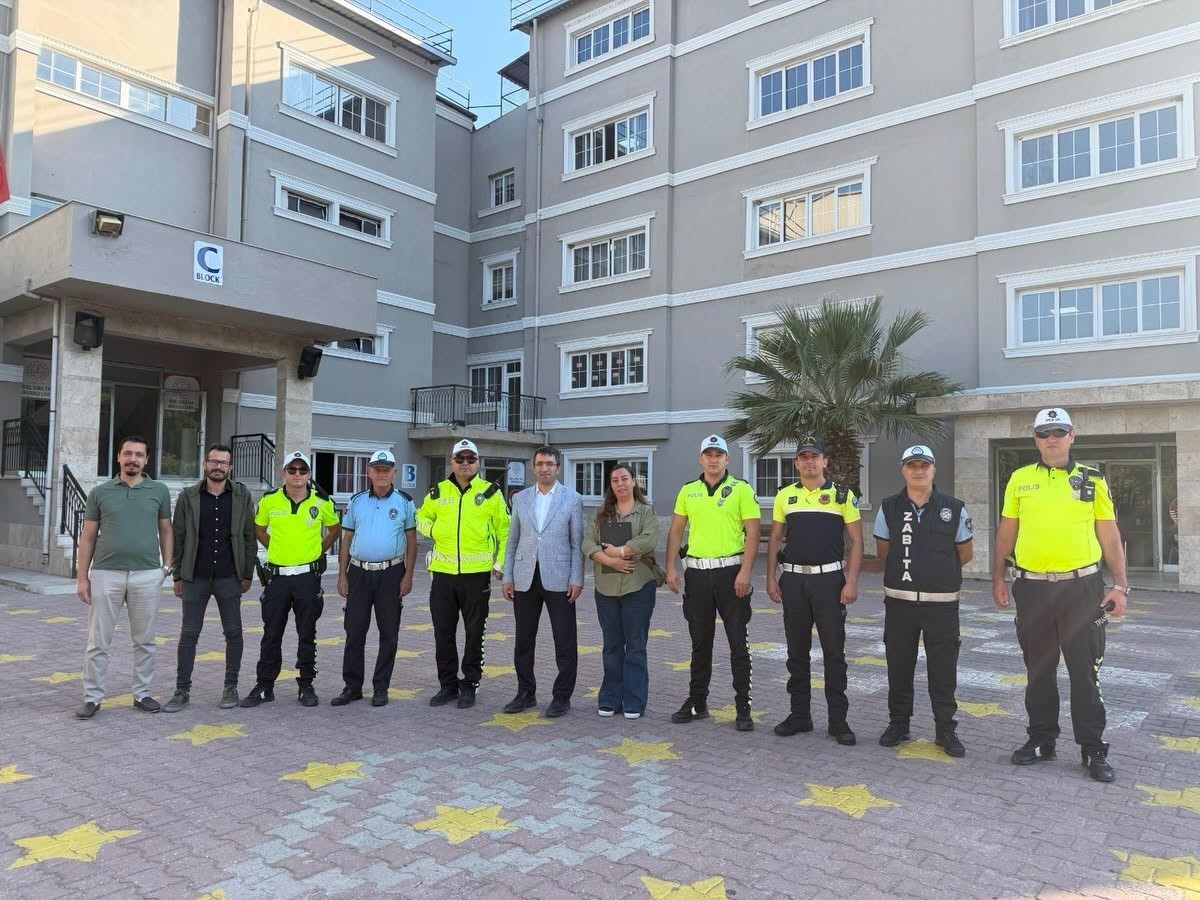 AYDIN'IN SÖKE İLÇESİNDE YENİ EĞİTİM ÖĞRETİM DÖNEMİNİN BAŞLAMASIYLA BİRLİKTE ÖĞRENCİ SERVİS ARAÇLARINA YÖNELİK DENETİM GERÇEKLEŞTİRİLDİ.