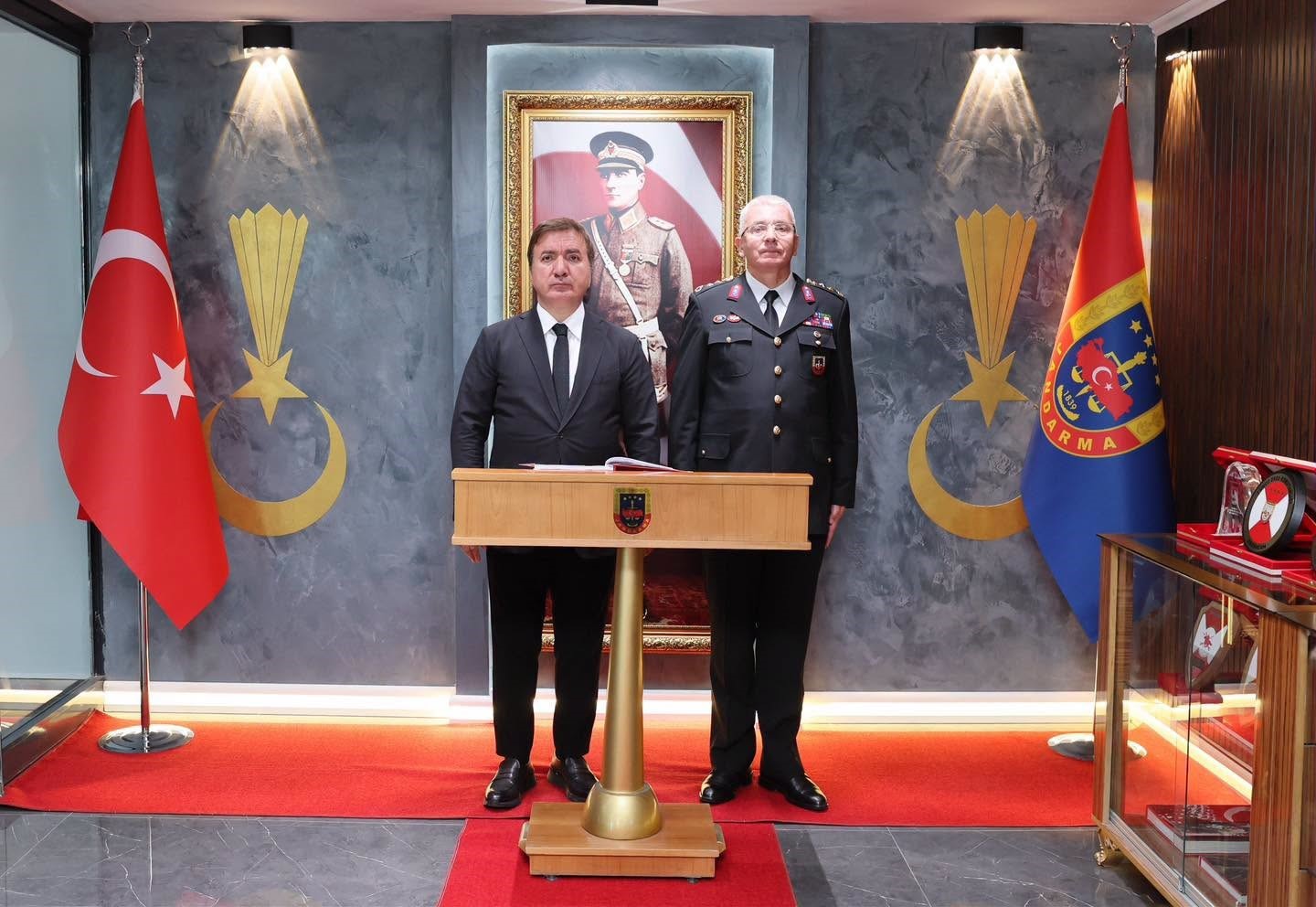 ERZİNCAN VALİSİ HAMZA AYDOĞDU, İL JANDARMA KOMUTANLIĞI GÖREVİNE ATANAN JANDARMA KIDEMLİ ALBAY CAN ALTUNDARAK’A İADE-İ ZİYARETTE BULUNDU