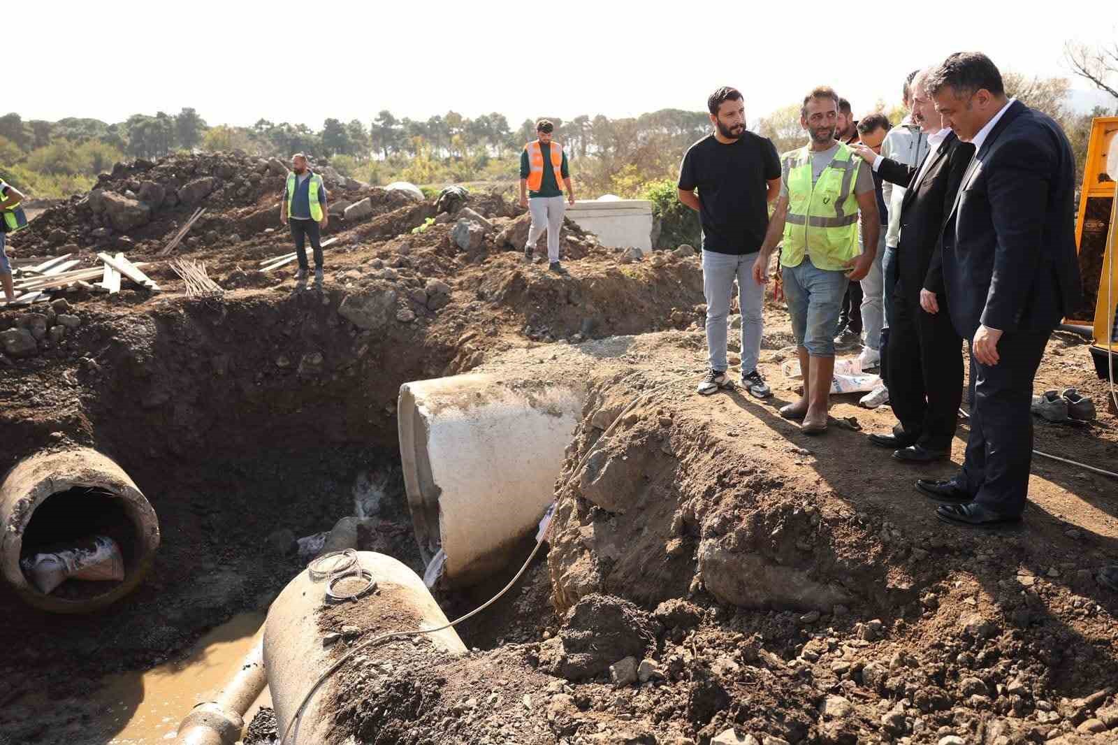 TÜRKİYE ELEKTRİK İLETİM ANONİM ŞİRKETİ (TEİAŞ) TARAFINDAN OSB'DE ARTAN ELEKTRİK İHTİYACINI KARŞILAMAK AMACIYLA 2 MİLYAR LİRA YATIRIMLA İNŞA EDİLEN 300 MVA KAPASİTELİ TRANSFORMATÖR MERKEZİNDEKİ ÇALIŞMALAR İNCELENDİ.