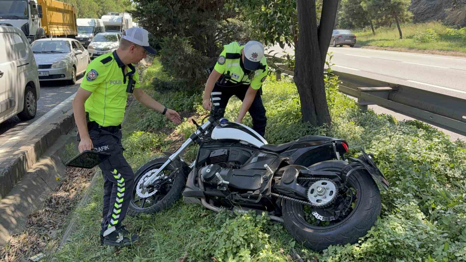 SAMSUN’UN CANİK İLÇESİNDE MOTOSİKLETİN KAMYONA ARKADAN ÇARPIP ORTA REFÜJE SAVRULMASI SONUCU MEYDANA GELEN TRAFİK KAZASINDA 2 KİŞİ YARALANDI.