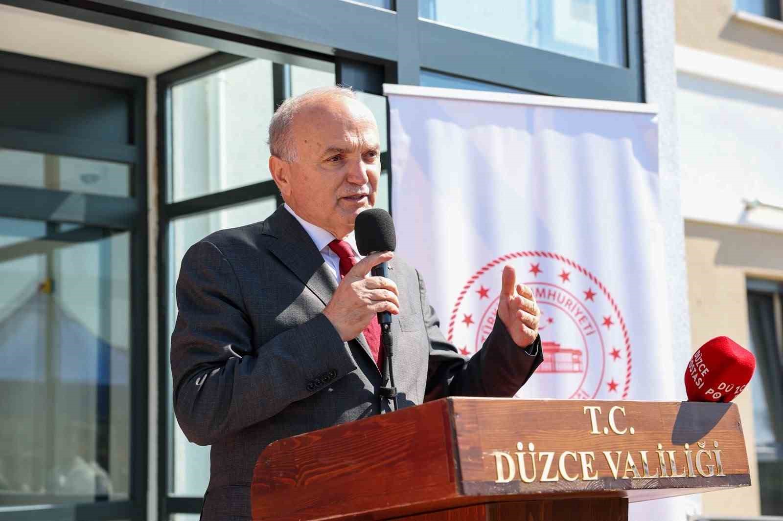 DÜZCE BELEDİYE BAŞKANI DR. FARUK ÖZLÜ, ARAPÇİFTLİĞİ MAHALLESİ’NDE YAPIMI TAMAMLANAN TOPLUM VE RUH SAĞLIĞI MERKEZİ AÇILIŞINDA, SAĞLIK KAMPÜSÜ PROJELERİ HAKKINDA ÖNEMLİ AÇIKLAMALARDA BULUNDU.