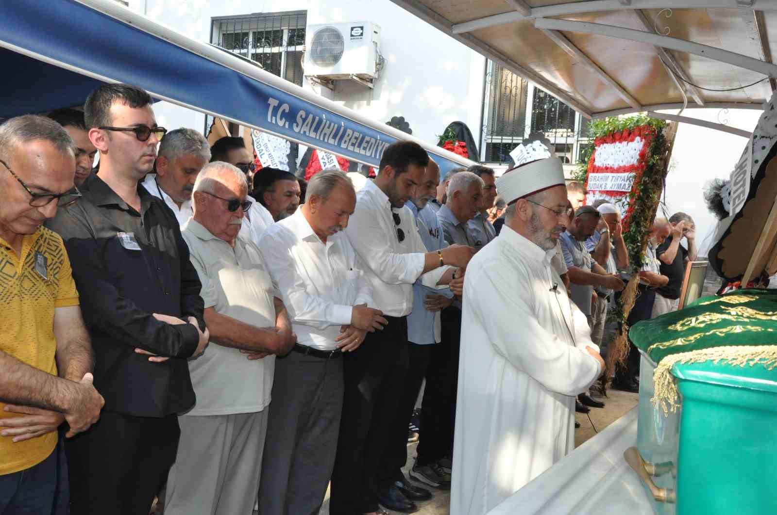 MANİSA’NIN SALİHLİ İLÇESİNDEKİ GAZ DOLUM TESİSİNDE MEYDANA GELEN PATLAMA VE ARDINDAN ÇIKAN YANGINDA HAYATINI KAYBEDEN TESİS SAHİBİ NAZİF KAVAS, OLAYDAN 3 GÜN SONRA SON YOLCULUĞUNA UĞURLANDI.