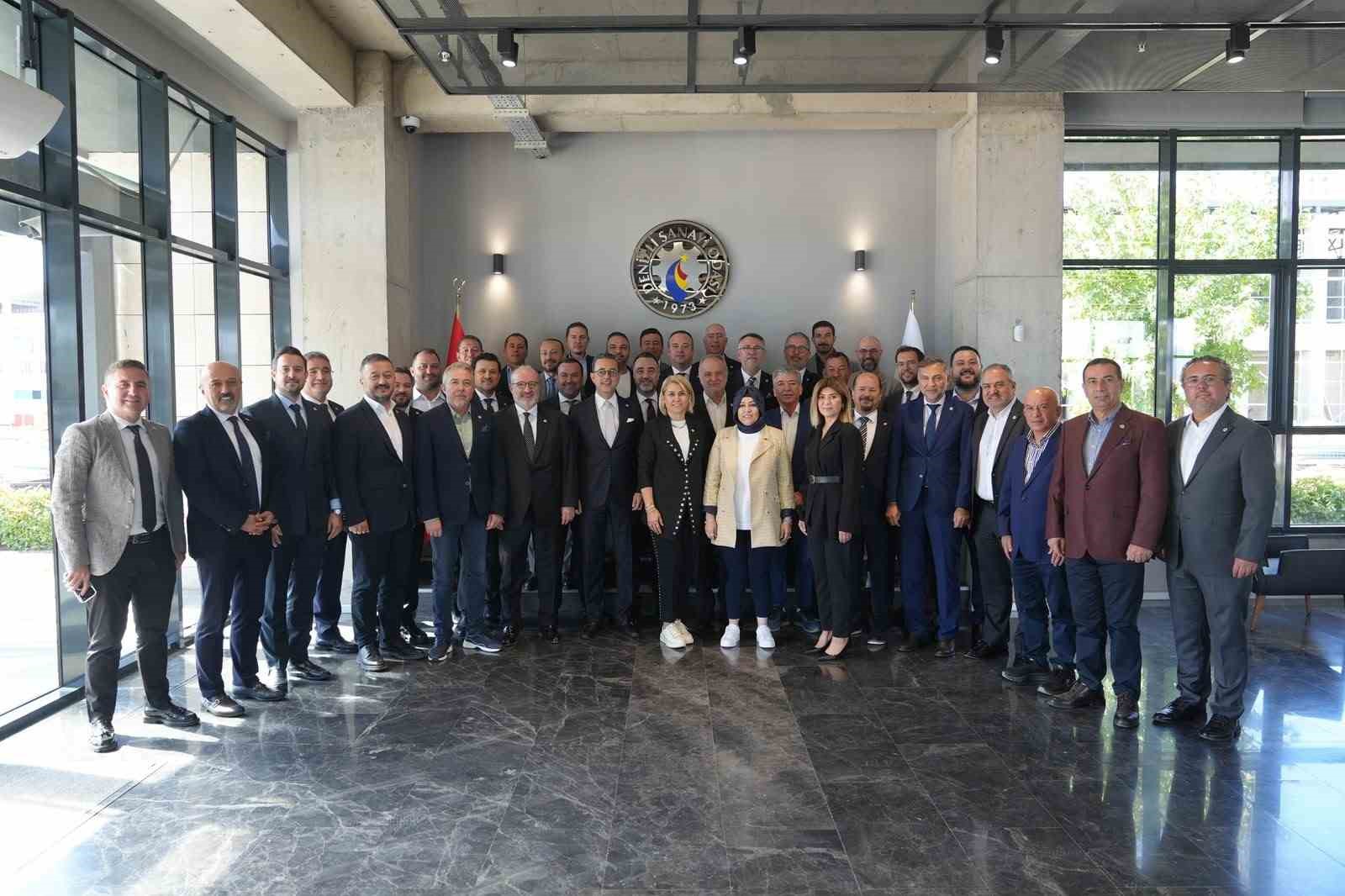 DENİZLİ SANAYİ ODASI’NIN (DSO) 2026-2030 DÖNEMİNE İLİŞKİN SEÇİM SÜRECİ TAMAMLANDI. 1 EKİM’DE GERÇEKLEŞTİRİLEN MESLEK KOMİTELERİ VE MECLİS ÜYELERİ SEÇİMLERİNDE, 18 MESLEK KOMİTESİNDE GÖREV YAPACAK 110 MESLEK KOMİTESİ ÜYESİ İLE 46 MECLİS ÜYESİ BELİRLENMİŞTİ. SEÇİM SÜRECİNİN İKİNCİ AŞAMASINDA İSE YÖNETİM KURULU BAŞKANI VE ÜYELERİ, MECLİS DİVANI, TOBB GENEL KURUL DELEGELERİ İLE DİSİPLİN KURULU ÜYELERİ BELİRLENDİ.