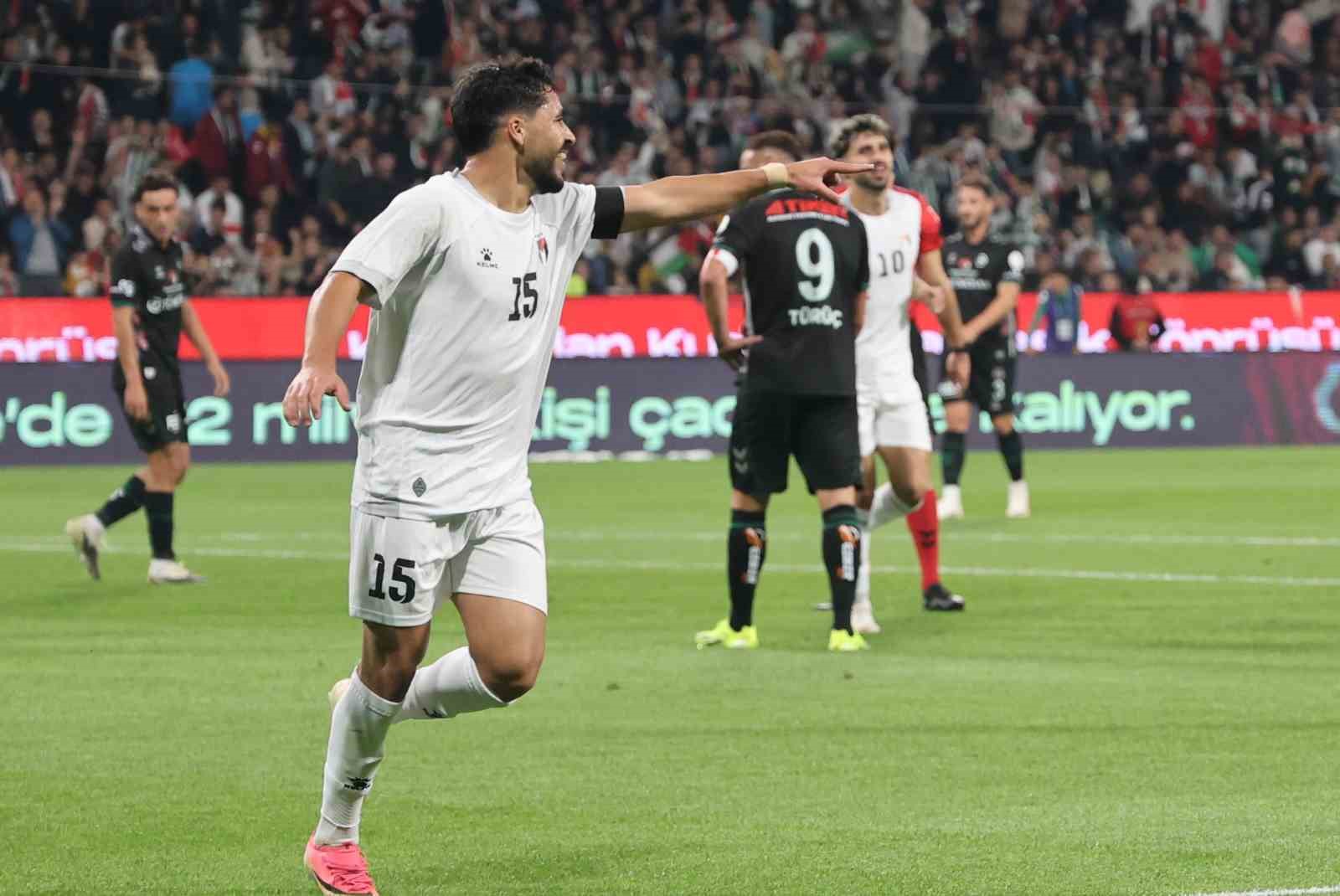 KONYASPOR İLE FİLİSTİN MİLLİ TAKIMI, KONYA'DA OYNANAN DOSTLUK KARŞILAŞMASINDA 2-2 BERABERE KALDI.