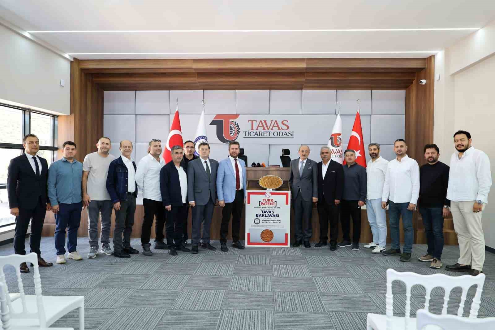 TAVAS BELEDİYESİ İLE TAVAS TİCARET ODASI, COĞRAFİ İŞARETLİ TAVAS BAKLAVASI’NIN TANITILMASI, PAZARLANMASI VE MARKALAŞMASININ GÜÇLENDİRİLMESİ AMACIYLA İŞ BİRLİĞİ PROTOKOLÜ İMZALADI.