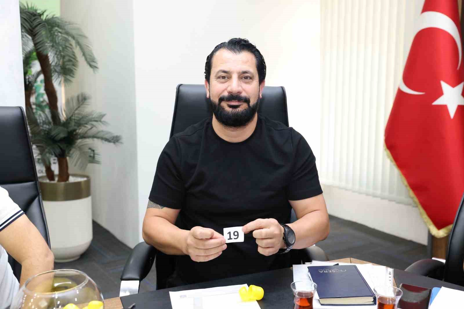 DENİZLİ ORGANİZE SANAYİ BÖLGESİ’NDE FİRMALAR ARASINDA SOSYAL DAYANIŞMAYI, BİRLİK VE BERABERLİĞİ GÜÇLENDİRMEK AMACIYLA GELENEKSEL OLARAK DÜZENLENEN DENİZLİ OSB MASA TENİSİ TURNUVASI’NIN BU YIL 7’NCİSİ GERÇEKLEŞTİRİLİYOR. TURNUVA ÖNCESİNDE TEKNİK TOPLANTI VE KURA ÇEKİMİ, DENİZLİ OSB BÖLGE MÜDÜRÜ VE SPOR TERTİP KOMİTESİ BAŞKANI AHMET TAŞ VE TAKIM YÖNETİCİLERİNİN KATILIMIYLA GERÇEKLEŞTİRİLDİ.
