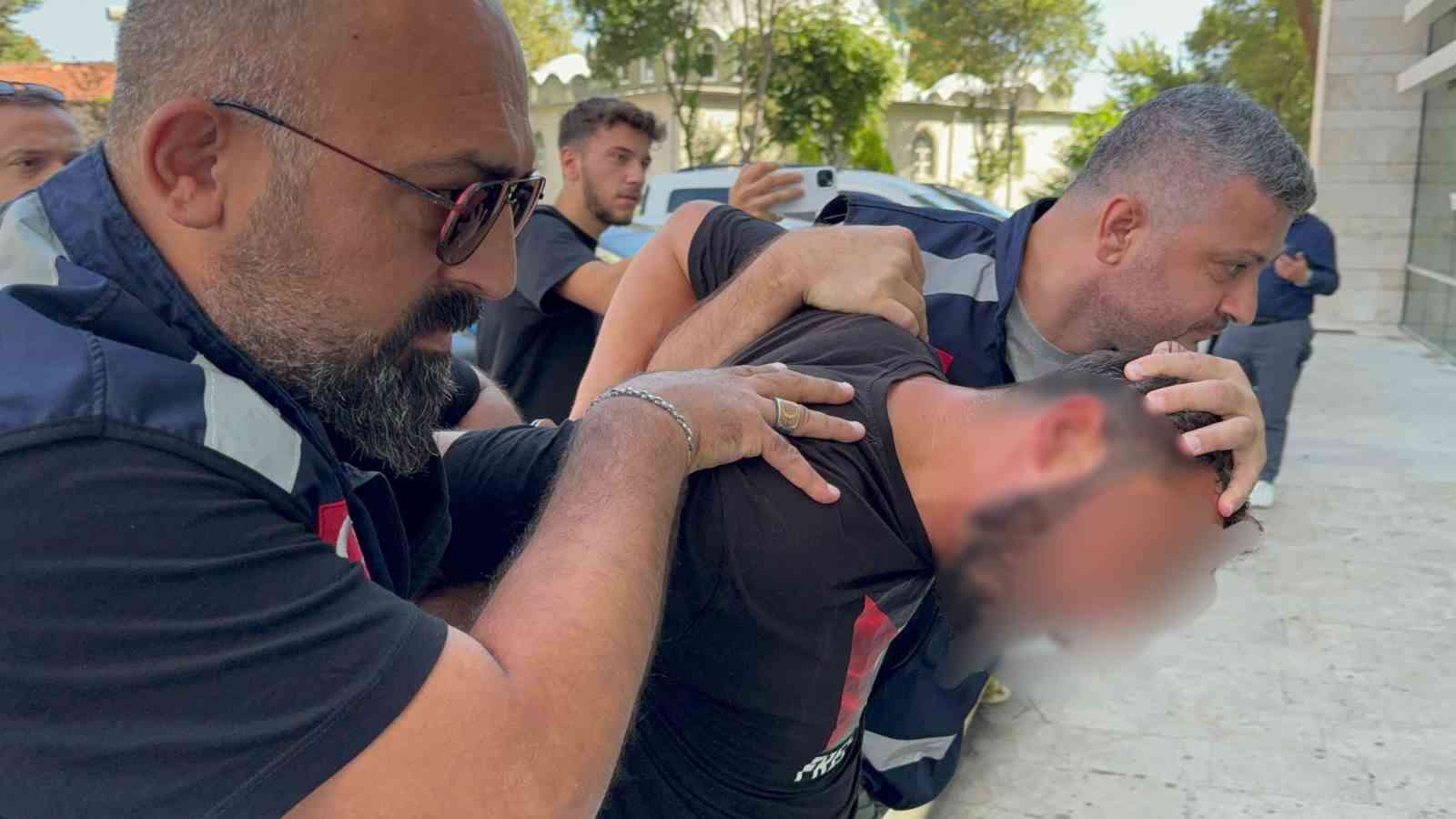 SAMSUN'DA 2020 YILINDA MEYDANA GELEN KAHVEHANE SAHİBİ CİNAYETİYLE İLGİLİ YENİDEN YARGILAMA SONUCU CİNAYETE YARDIM ETMEK SUÇUNDAN 10 YIL HAPİS CEZASINA ÇARPTIRILAN ŞAHIS POLİS TARAFINDAN YAKALANDI.