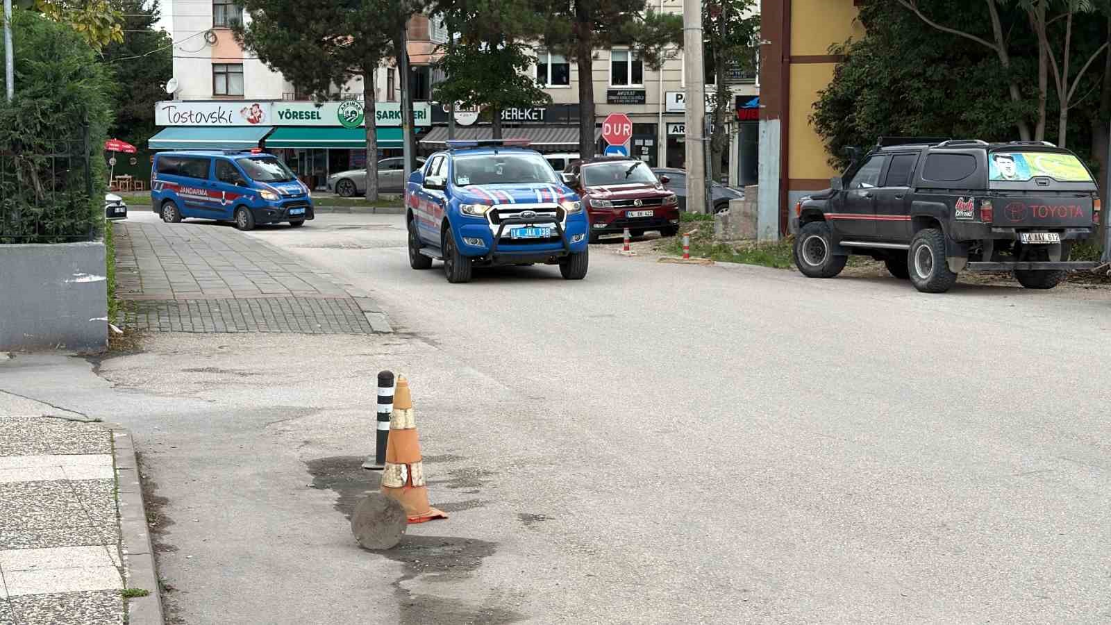 BOLU’DA İKİNCİ EL KÜLTÜR MANTARI YETİŞTİRME ÇADIRLARINI YENİ ALINMIŞ GİBİ GÖSTEREREK İHALEYE FESAT KARIŞTIRDIKLARI VE YAKLAŞIK 24 MİLYON LİRA YERSİZ ÖDEMEYE NEDEN OLDUKLARI İDDİASIYLA GÖZALTINA ALINAN 9 ŞÜPHELİDEN 6’SI ADLİYEYE SEVK EDİLDİ.