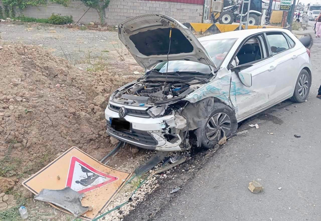 SAMANDAĞ’DA MEYDANA GELEN TRAFİK KAZASINDA YARALANAN VATANDAŞ, EKİPLERİN MÜDAHALESİNİN ARDINDAN SAĞLIK EKİPLERİNE TESLİM EDİLDİ.