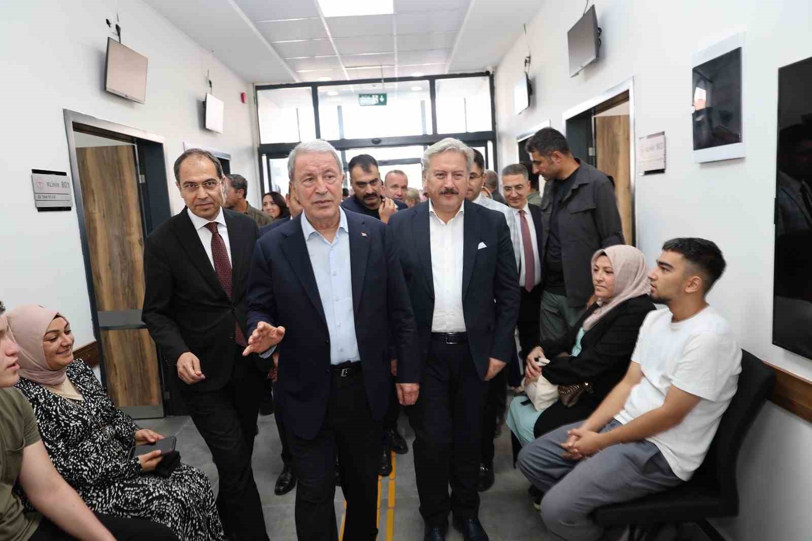 SAĞLIK ALANINDA HAYATA GEÇİRDİĞİ PROJELERLE REKOR HİZMETLERE İMZA ATAN MELİKGAZİ BELEDİYESİ İLÇE HALKININ MODERN VE NİTELİKLİ SAĞLIK HİZMETLERİNE ERİŞİMİNİ KOLAYLAŞTIRACAK ÖNEMLİ BİR YATIRIM OLAN MELİKGAZİ BELEDİYESİ MÜRÜVVET-SAADETTİN TÜRKKAN AĞIZ VE DİŞ SAĞLIĞI POLİKLİNİĞİ’NİN AÇILIŞINI GERÇEKLEŞTİRDİ.