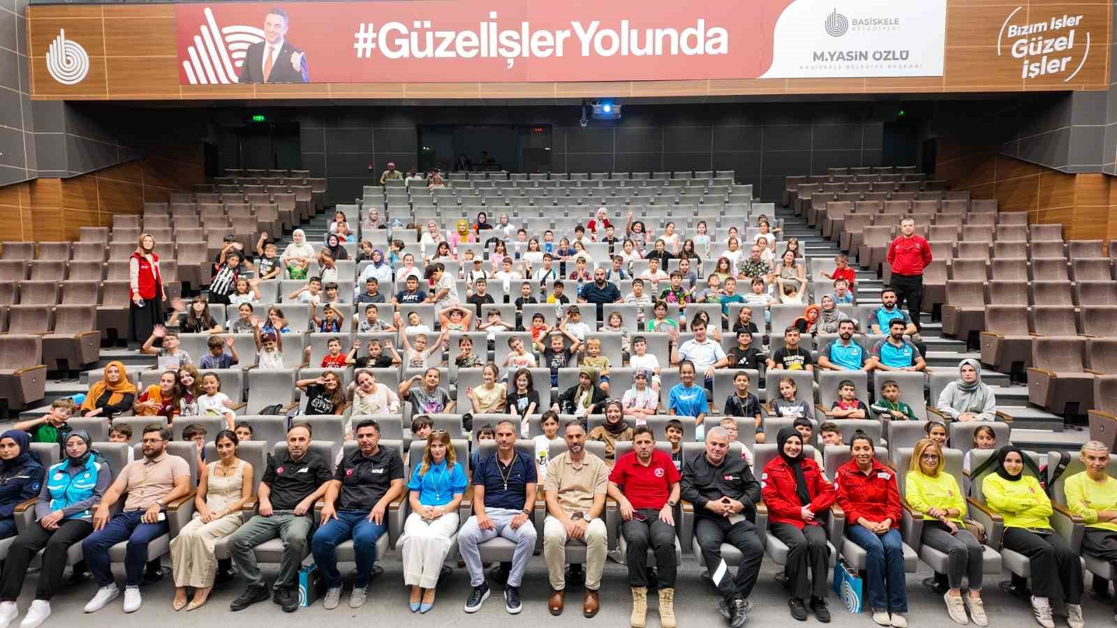 BAŞİSKELEDE 17 AĞUSTOS 1999 MARMARA DEPREMİ'NİN 27. YILI ANMA ETKİNLİKLERİ KAPSAMINDA GENÇLERE YÖNELİK AFET BİLİNCİ VE HAZIRLIK PROGRAMI GERÇEKLEŞTİRİLDİ.