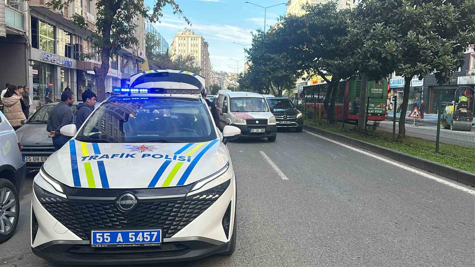 SAMSUN'DA SEYİR HALİNDEKİ MOTOSİKLETİN HAFİF TİCARİ ARACA ÇARPMASI SONUCU MEYDANA GELEN TRAFİK KAZASINDA MOTOSİKLET ÜZERİNDE BULUNAN 2 KİŞİ YARALANDI.