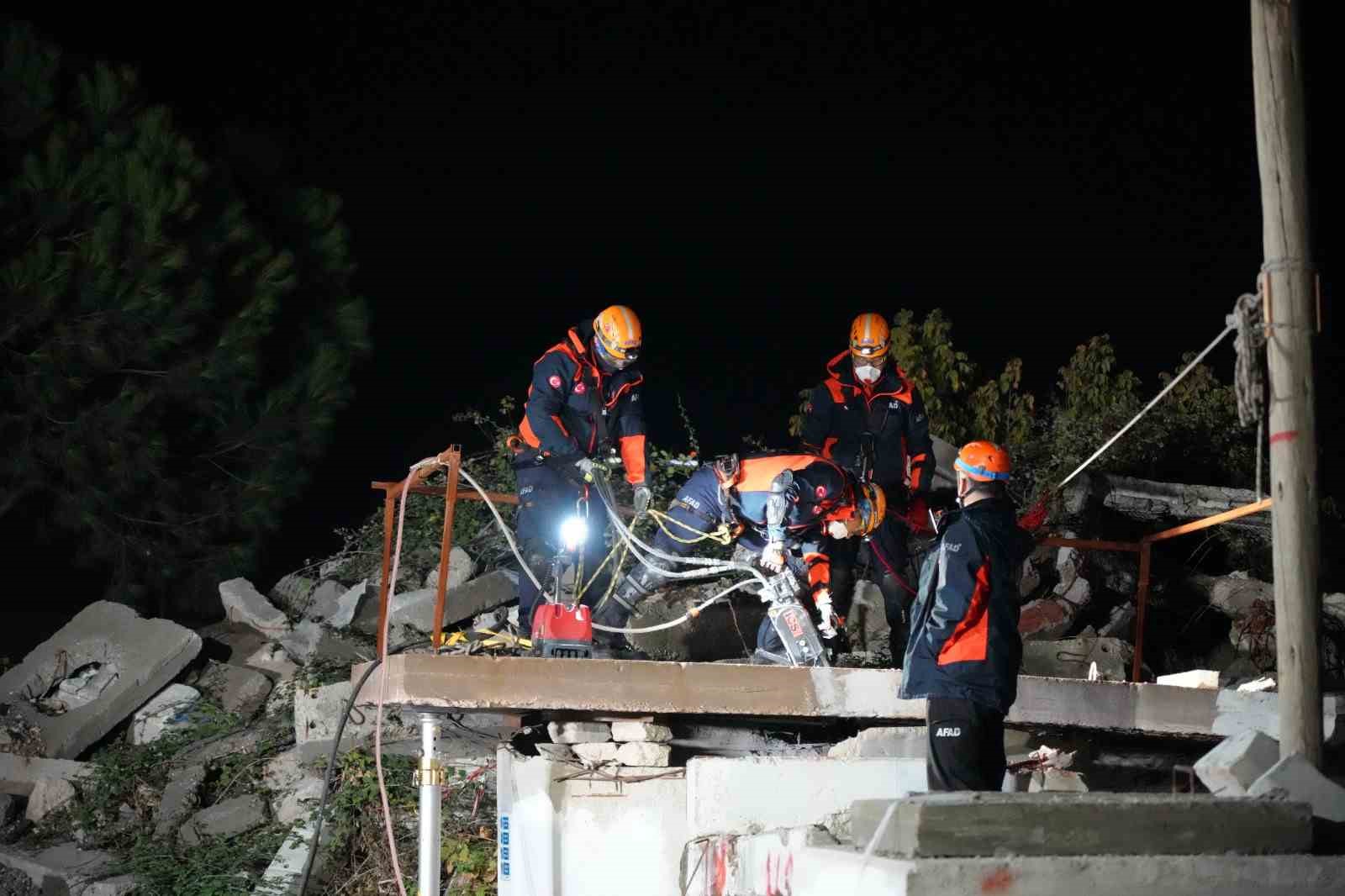 BURSA İL AFET VE ACİL DURUM MÜDÜRLÜĞÜ BÜNYESİNDE FAALİYET GÖSTEREN ARAMA VE KURTARMA BİRLİK MÜDÜRLÜĞÜ, ULUSLARARASI ARAMA VE KURTARMA DANIŞMA GRUBU (INSARAG) TARAFINDAN TANIMLANAN STANDARTLAR DOĞRULTUSUNDA GERÇEKLEŞTİRİLEN ULUSAL AKREDİTASYON (İRNAP) SINAV SÜRECİNİ BAŞARIYLA TAMAMLADI.