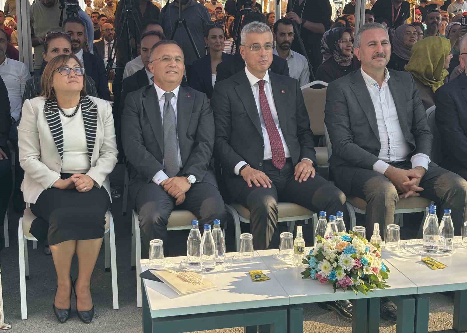 ŞEHİTKAMİL DEVLET HASTANESİ 50 YATAKLI OSB EK HİZMET BİNASI TÖRENLE AÇILDI