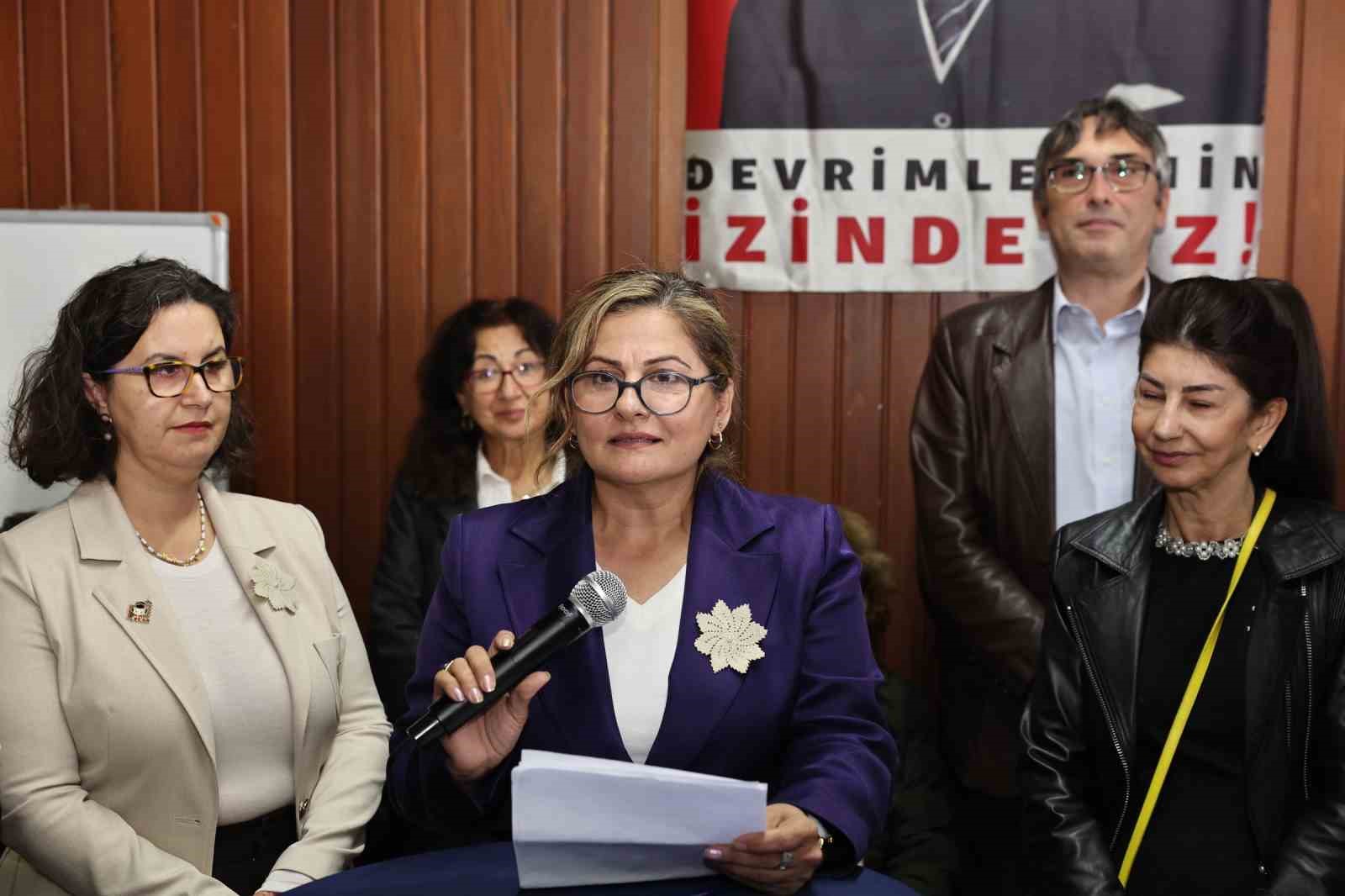 NİLÜFER KENT KONSEYİ KADIN MECLİSİ, 2026-2027 ÇALIŞMA DÖNEMİNİN AÇILIŞINI GENİŞ BİR KATILIMLA GERÇEKLEŞTİRDİ. YENİ DÖNEMDE MAHALLE BULUŞMALARINDAN AFET KİTLERİNE, ÜNİVERSİTE İŞ BİRLİKLERİNDEN ŞEHİRLER ARASI DAYANIŞMA KÖPRÜLERİNE KADAR UZANAN ÇOK SAYIDA SAHA PROJESİ HAYATA GEÇİRİLECEK.