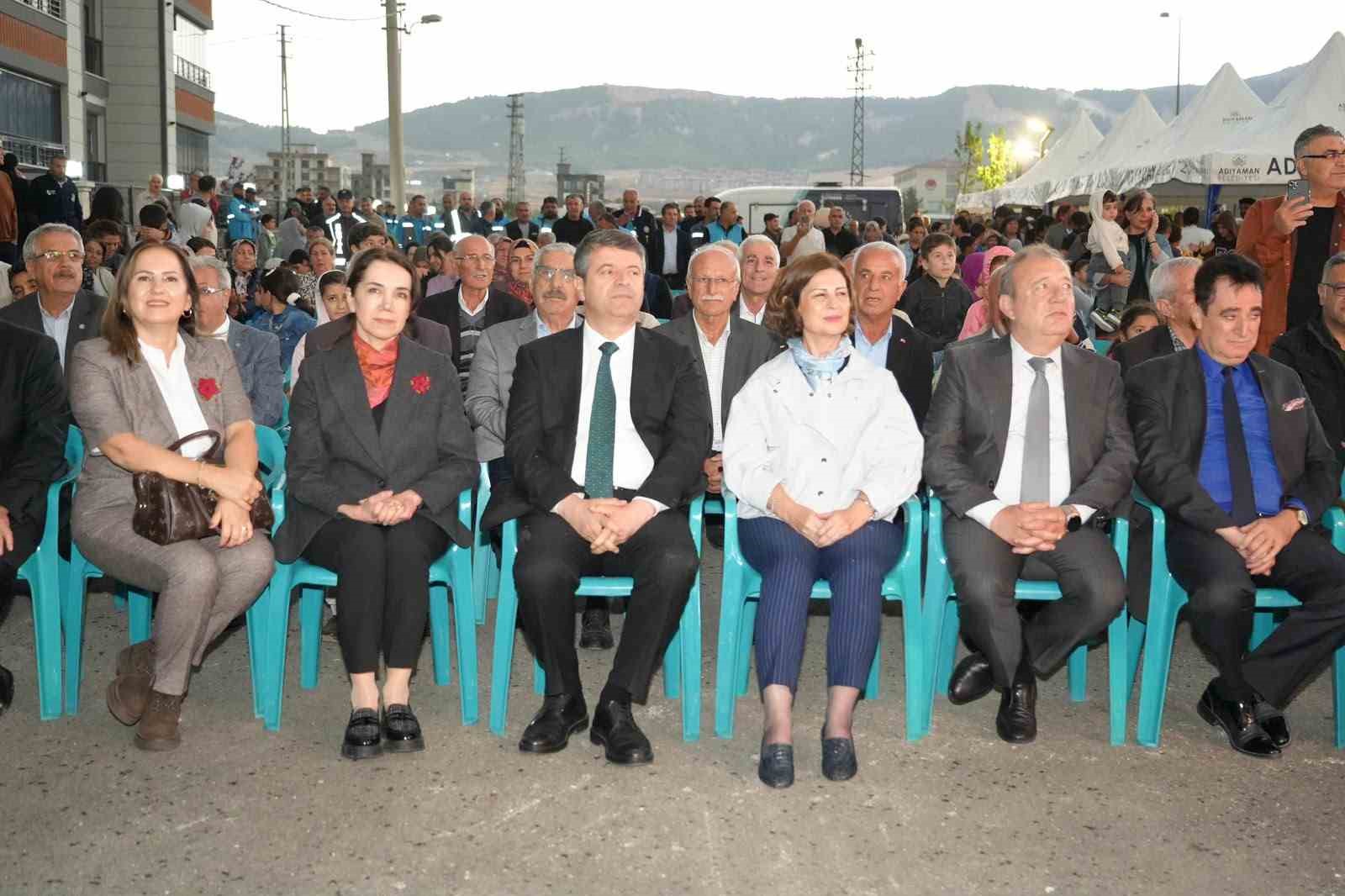 ESKİŞEHİR BÜYÜKŞEHİR BELEDİYESİ TARAFINDAN ADIYAMAN’DA YAPIMI TAMAMLANAN 15 BİN 200 METREKARELİK ESKİŞEHİR PARKI, DÜZENLENEN TÖRENLE HİZMETE AÇILDI.