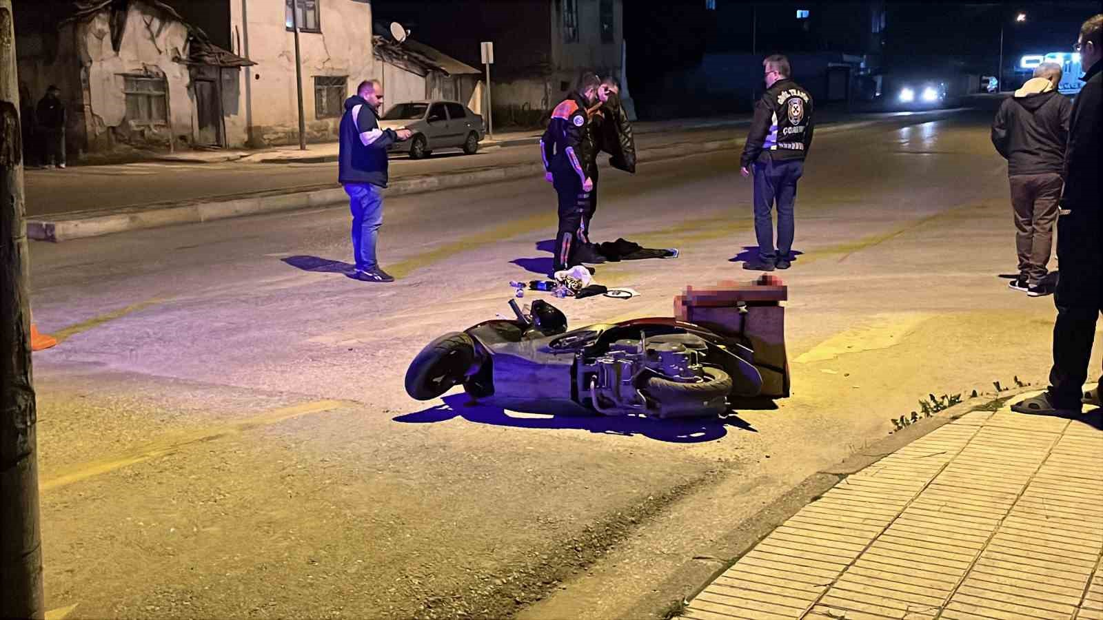 ‘DUR’ İHTARINA UYMAYAN MOTOSİKLETLİ POLİS MEMURUNA ÇARPTI