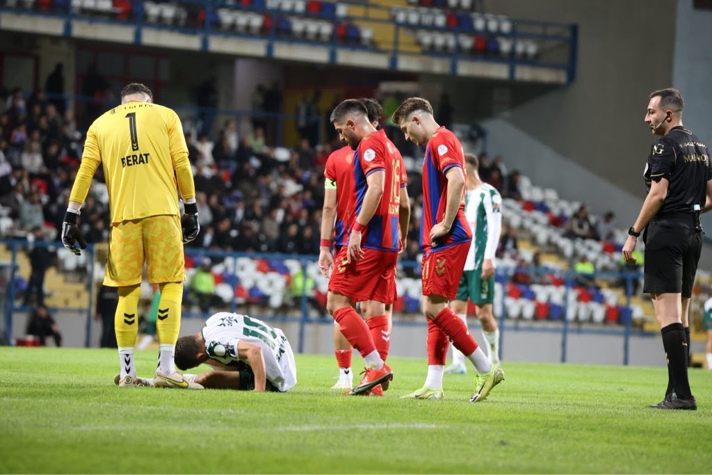 TFF 3. LİG 1. GRUP BEŞİNCİ HAFTASINDA KARABÜK İDMAN YURDU, EVİNDE KARŞILAŞTIĞI AMASYASPOR FUTBOL KULÜBÜ’NE  2-1 MAĞLUP OLDU.