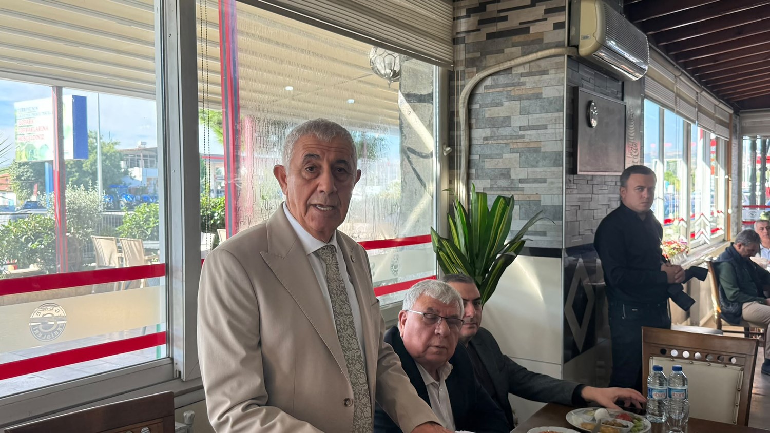 SALİHLİ TİCARET ODASI BAŞKANI VE BAŞKAN ADAYI İBRAHİM YÜKSEL İLE MECLİS ÜYESİ ADAYLARI, KULA’DA FAALİYET GÖSTEREN SALİHLİ TİCARET ODASI ÜYELERİYLE KAHVALTI PROGRAMINDA BİR ARAYA GELDİ.