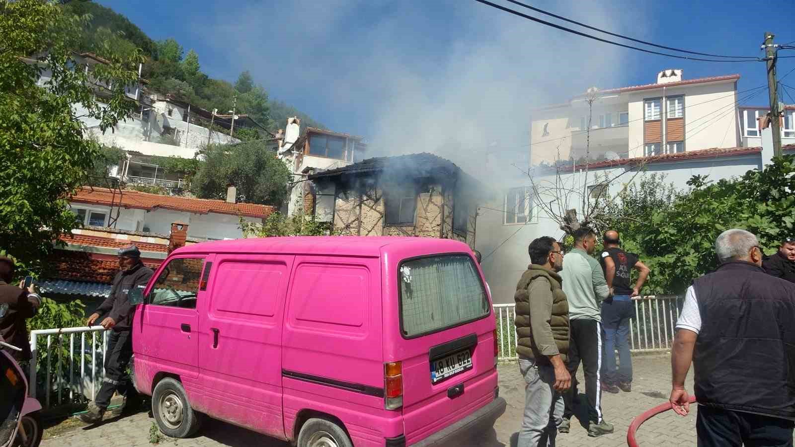 MUĞLA’DA METRUK BİNADA YANGIN PANİĞİ